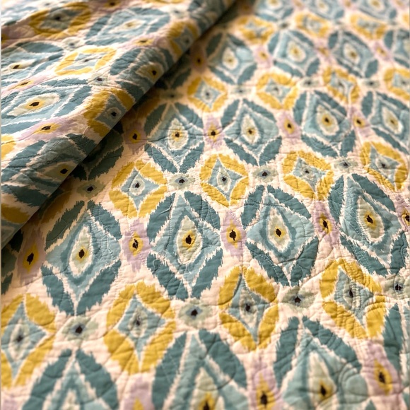 Quilted Bed Cover Spread - Picture 11 of 13